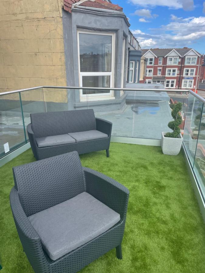 Willshaw Suites For Families Over 25 Only Μπλάκπουλ Εξωτερικό φωτογραφία