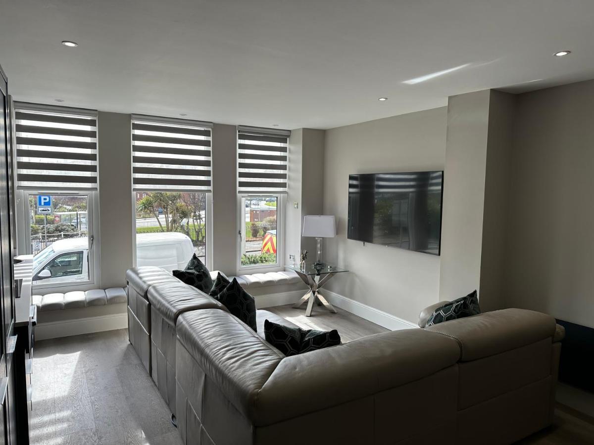 Willshaw Suites For Families Over 25 Only Μπλάκπουλ Εξωτερικό φωτογραφία